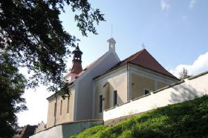 Kostel sv. Vincence stojí na hradišti Slavníkovců