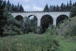 Klášterecký viadukt připomíná typické alpské mosty