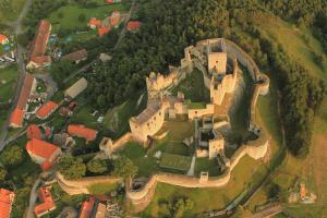Největší českou zříceninou je hrad Rabí
