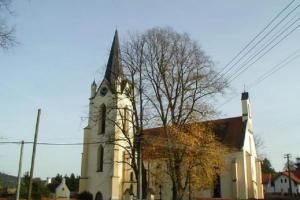 Dominantou obce Vrčeň je kostel sv. Vavřince Dominantou obce Vrčeň je kostel sv. Vavřince