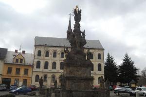 Sousoší Nejsvětější Trojice je cennou barokní památkou města Zákupy