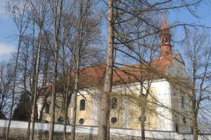 Kostel ve Starém Sedlišti je zasvěcen sv.Prokopovi a Oldřichovi