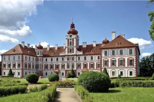 Valdštejny připomene zahradní slavnost i středověký víkend Valdštejny připomene zahradní slavnost i středověký víkend