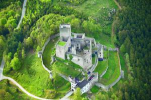 Hrad Landštejn byl mohutnou pohraniční pevností