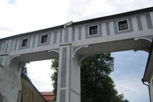 Tři zámecké mosty v Českém Krumlově spojují zámek se zahradou