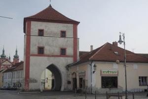 Severovýchodní bránu ve Staré Boleslavi nechal vybudovat Karel IV.
