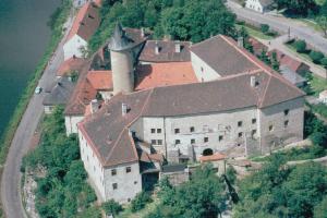 Kopie legendárních Stínadel stojí na Hradě v Ledči nad Sázavou Kopie legendárních Stínadel stojí na Hradě v Ledči nad Sázavou