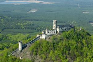Hrad Bezděz je dominantou Českolipska