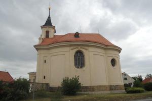 Kostel sv.Petra v okovech ve Velence je dílem Kiliána Ignáce Dienzenhofera