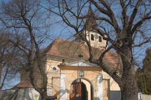 Kostel v Jesenici je místem posledního odpočinku Diviše Černína z Chudenic